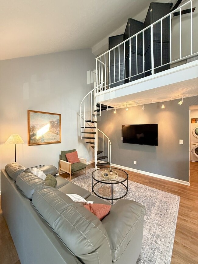 2738 Brownsboro Rd in Louisville, KY - Foto de edificio - Building Photo