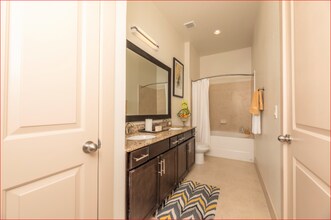 15500 Memorial Dr in Houston, TX - Building Photo - Building Photo