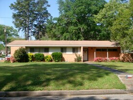 2101 Smallwood Dr in Longview, TX - Building Photo
