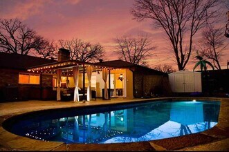 2404 Crestview Cir in Irving, TX - Building Photo - Building Photo