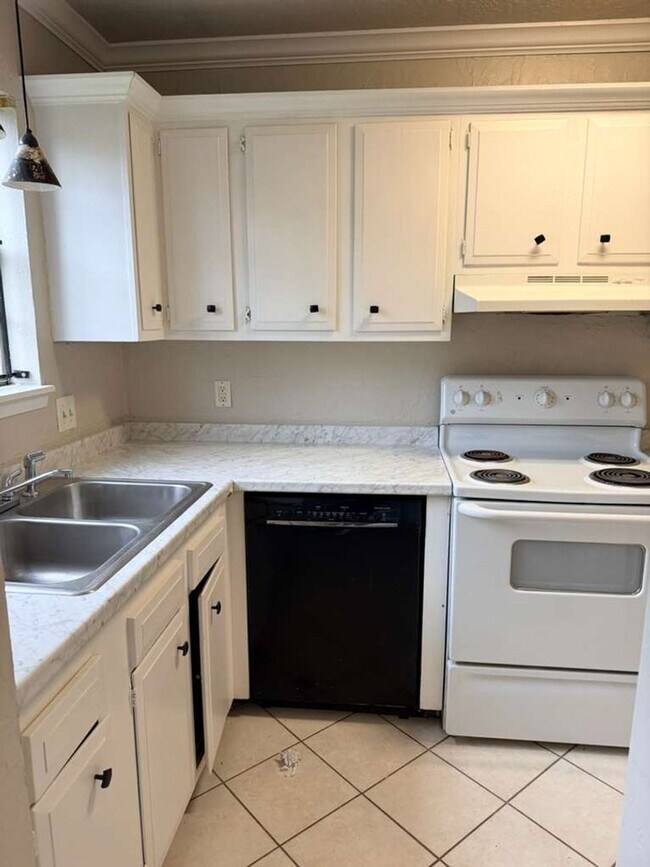 6945 Calder Ave in Beaumont, TX - Building Photo - Building Photo