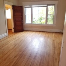 5813 Grand Ave in Duluth, MN - Building Photo - Building Photo