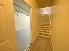 Stunning one bedroom, one bath luxury cond in Orlando, FL - Building Photo - Building Photo