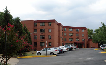 Elmwood House in Arlington, VA - Foto de edificio - Building Photo