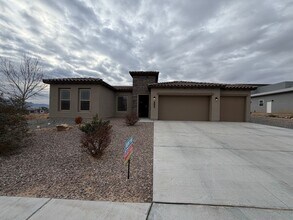 6408 Papagayo Rd NW in Albuquerque, NM - Foto de edificio - Building Photo