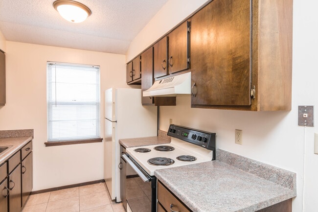 811 Dondee Dr, Unit 811 dondee in Manhattan, KS - Building Photo - Building Photo