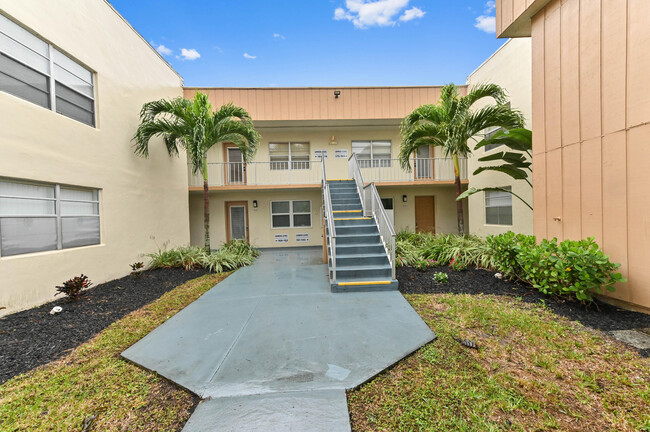 151 Piedmont D in Delray Beach, FL - Foto de edificio - Building Photo