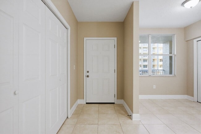 960 Starkey Rd in Largo, FL - Building Photo - Building Photo