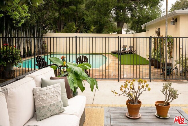 12040 Landale St in Los Angeles, CA - Building Photo - Building Photo