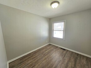 3541 Lisbon Ln in Louisville, KY - Building Photo - Building Photo