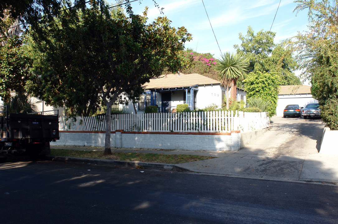 709 Venice Way in Inglewood, CA - Building Photo