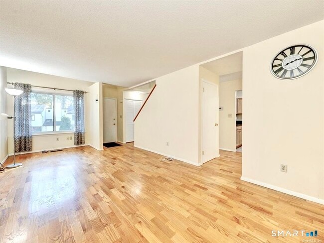 122 Cottonwood Rd in Newington, CT - Building Photo - Building Photo