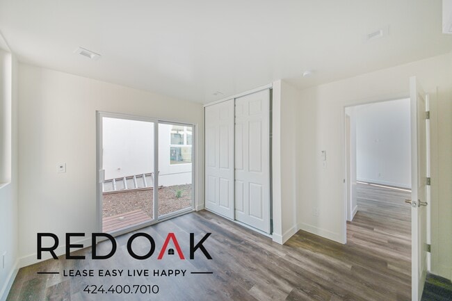 2132 Cove Ave in Los Angeles, CA - Building Photo - Building Photo