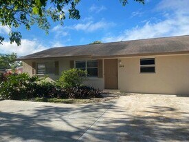 1369 Sunset Rd in West Palm Beach, FL - Building Photo