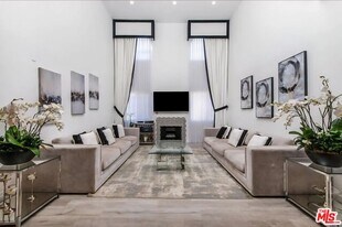 1227 Granville Ave in Los Angeles, CA - Building Photo