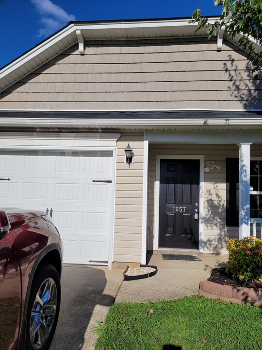 1657 Extine Ln in Raleigh, NC - Building Photo
