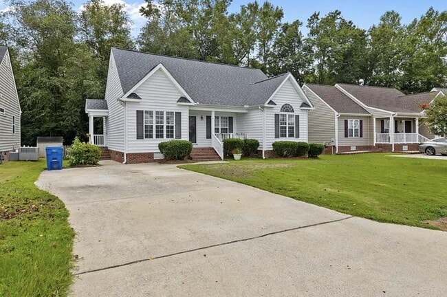 1013 Sebring Dr in Winterville, NC - Building Photo - Building Photo