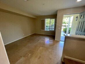 406 Silk Tree in Irvine, CA - Building Photo - Building Photo