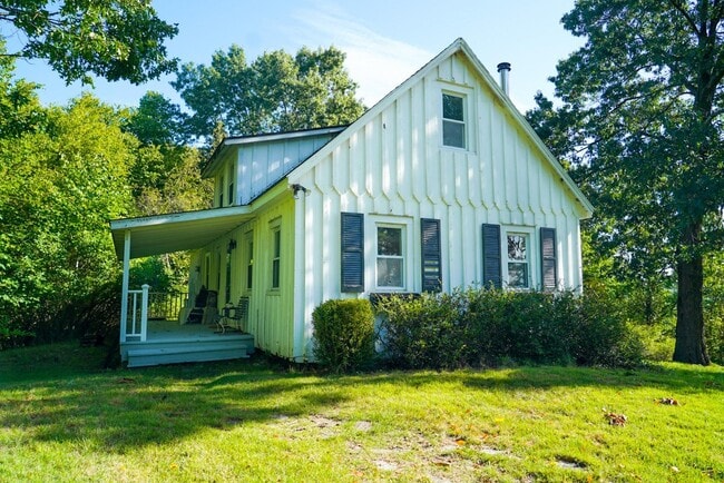 property at 9 Pulvers Ln