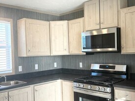 52792 S Zacharias Ct in Chesterfield, MI - Building Photo