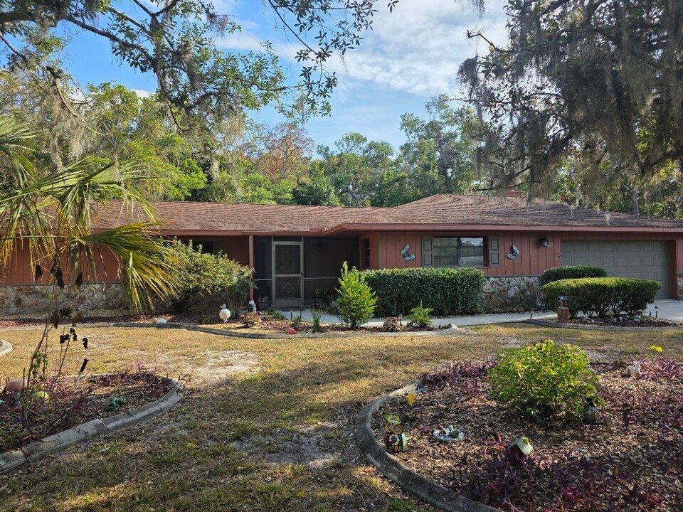 25 Holly Ct in Homosassa, FL - Building Photo