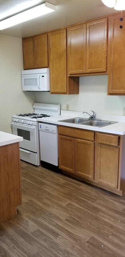 125 Twin Oaks Dr, Unit 319 in Joliet, IL - Building Photo - Building Photo