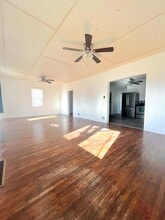 400 W 13th Ave in Hutchinson, KS - Foto de edificio - Building Photo