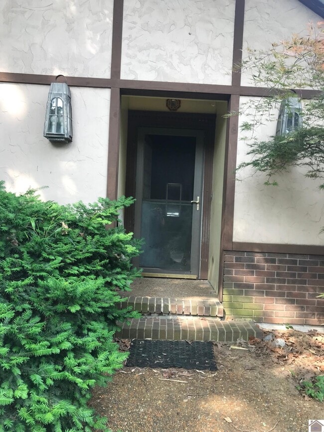 1075 Friedman Ln in Paducah, KY - Building Photo - Building Photo