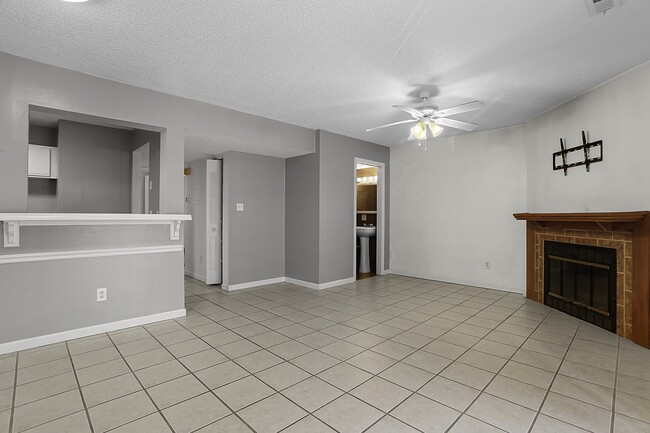 8901 N Swan Cir in Brentwood, MO - Building Photo - Building Photo
