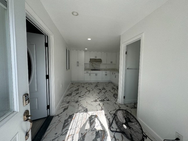 6 W 4th St in Santa Ana, CA - Building Photo - Building Photo