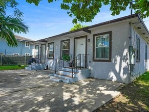 2157 NW 28th St in Miami, FL - Building Photo - Building Photo