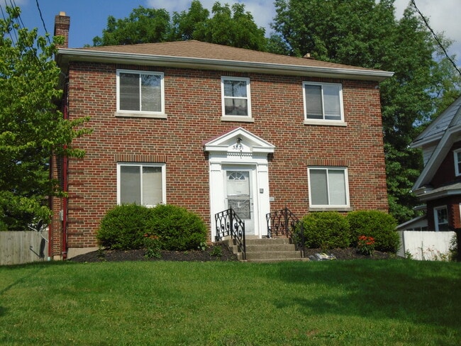 5831 Woodmont Ave, Unit 4