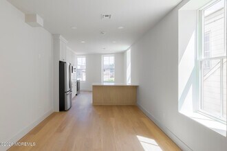 9 Wharf Ave in Red Bank, NJ - Building Photo - Building Photo