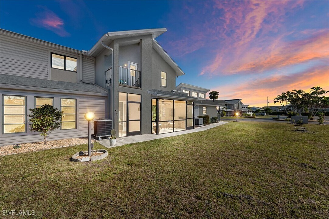 17017 Golfside Cir in Ft. Myers, FL - Building Photo