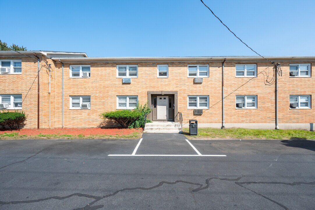 328 Park Ave, Unit D in East Hartford, CT - Foto de edificio