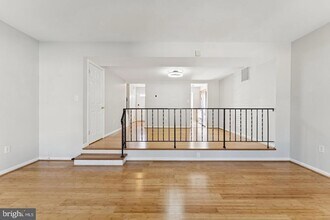 12098 Winona Dr in Lake Ridge, VA - Building Photo - Building Photo