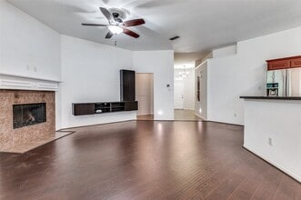 8169 Whitney Ln in Fort Worth, TX - Foto de edificio - Building Photo