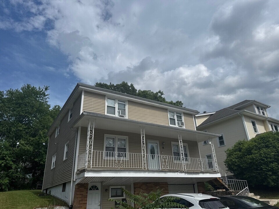 72 Longfellow Rd in Worcester, MA - Building Photo