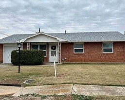 3011 NE Cimarron Trail in Lawton, OK - Building Photo