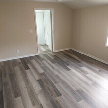 1229 S Church St, Unit #2 in Rockford, IL - Building Photo - Building Photo