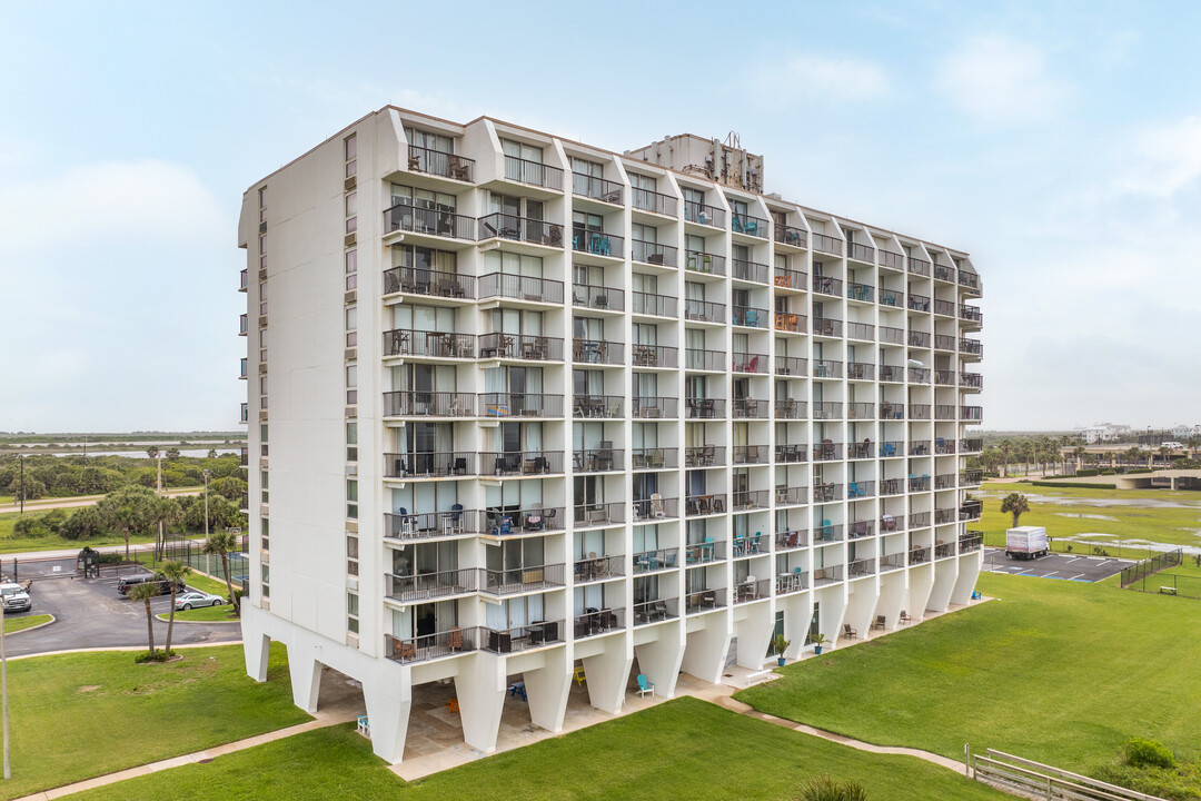 Islander East Condominiums in Galveston, TX - Foto de edificio