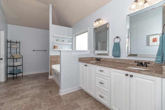 property at 5461 Everlook Cir