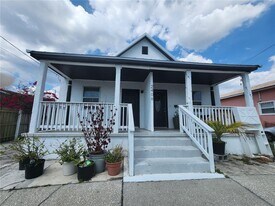 2406 E Clark St in Tampa, FL - Building Photo