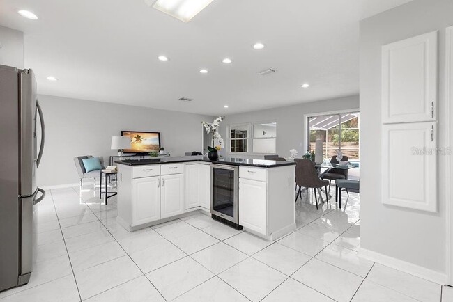 8401 Blackstone Ct in Tampa, FL - Building Photo - Building Photo