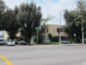 14112 Roscoe Blvd in Panorama City, CA - Foto de edificio - Building Photo