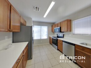 10348 E Calypso Ave in Mesa, AZ - Building Photo - Building Photo