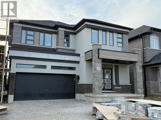 43 Mckernan Ave. in Brantford, ON - Building Photo - Building Photo
