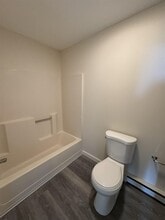 16 Manning St in Derry, NH - Building Photo - Building Photo