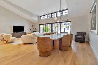 721 5th St E in Sonoma, CA - Foto de edificio - Building Photo