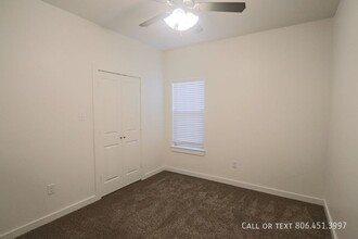 802 N Elkhart Ave in Lubbock, TX - Building Photo - Building Photo